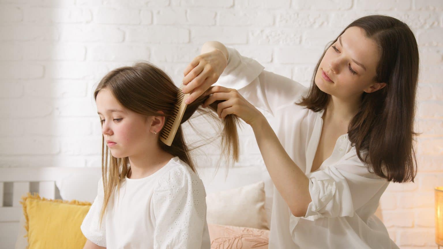 Comment utiliser correctement un shampoing anti-poux enfant